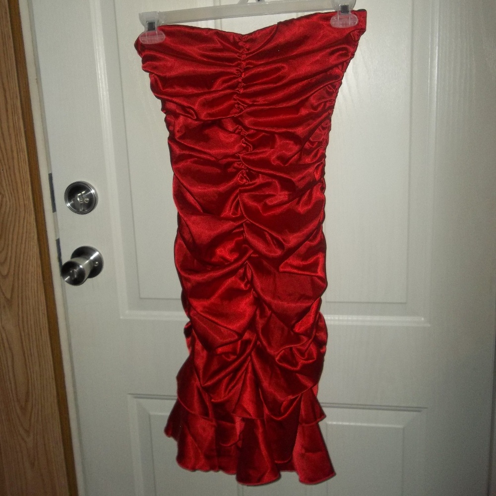 BN Gorgeous Strapless Red Ruched Dress